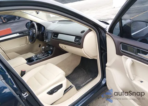 2015 Volkswagen Touareg Tdi Sport W/Technology z USA, uszkodzony, nr VIN WVGEP9BP0FD001551